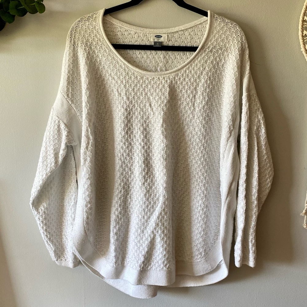 Split hem curved sweater